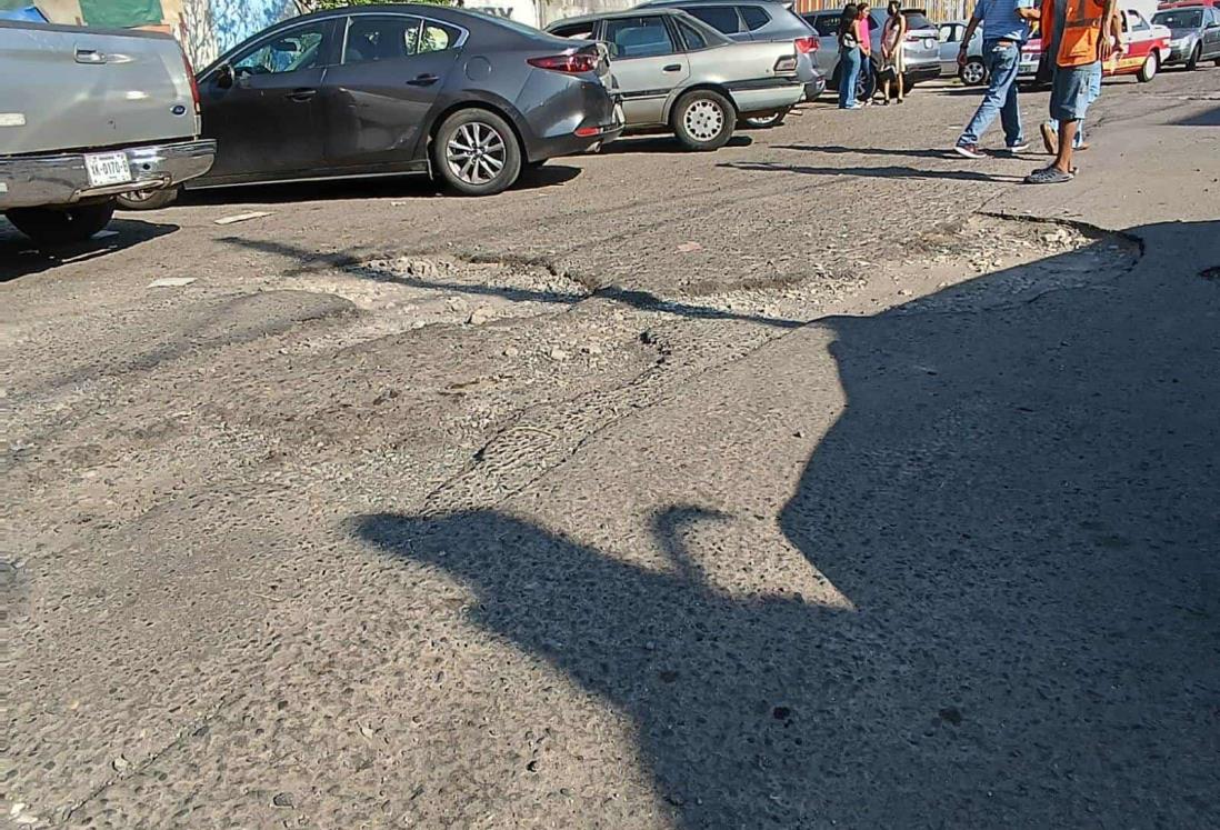 Alertan por calles espantosas a la altura del mercado de Pescadería en Veracruz