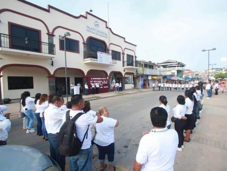 Conmemoran 107 aniversario de la Constitución Mexicana en municipios del sur de Veracruz