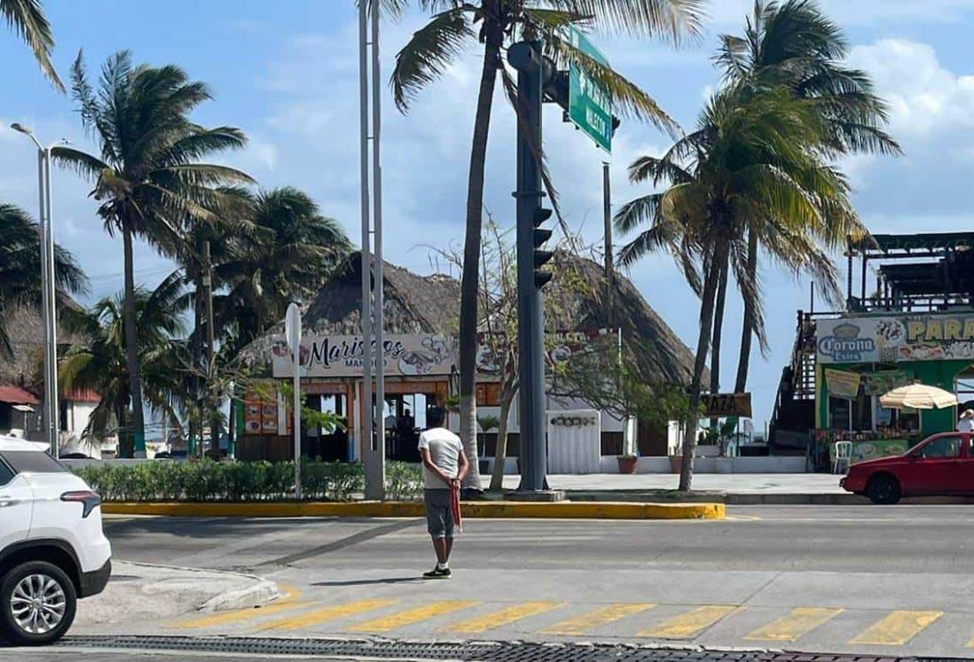 ¿Sabes cuánto cobran los “viene viene” por estacionarse frente a Villa del Mar?