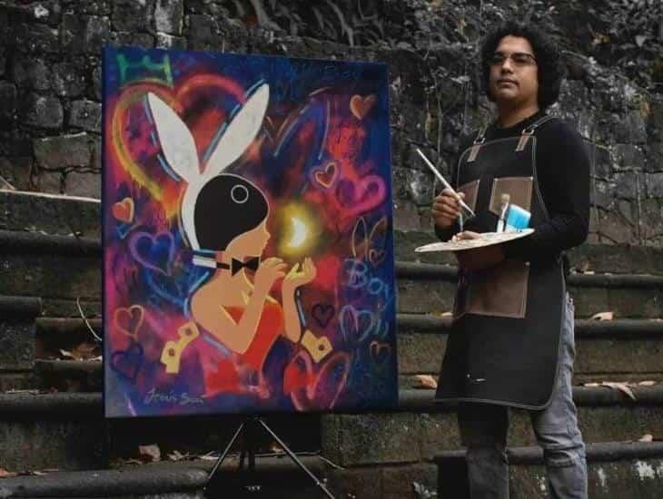 Pintor acayuqueño aparece en portada de revista Playboy México