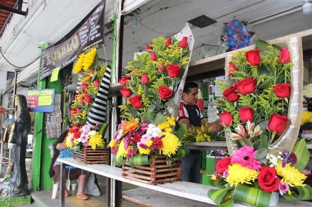 Por 14 de febrero comerciantes de flores en Veracruz esperan un repunte de ventas