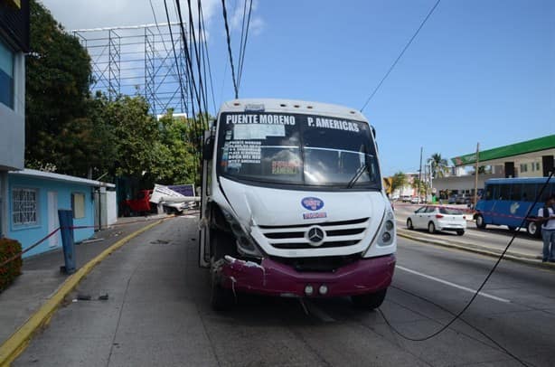 Vecinos exigen reductores de velocidad en bulevar de Boca del Río tras accidente