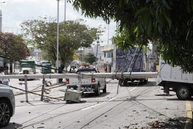 Familias de Boca del Río se quedaron sin energía tras accidente vehicular