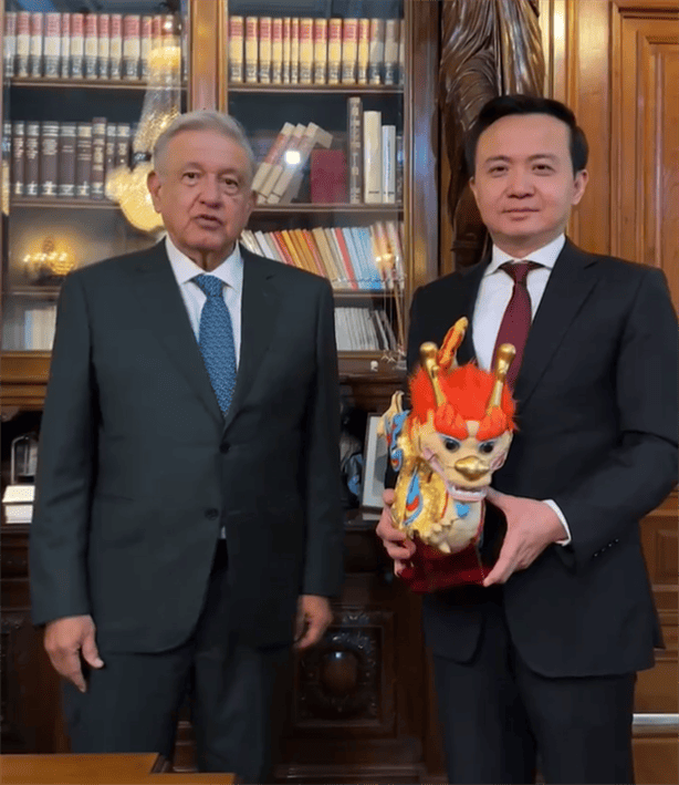 Felicitación de AMLO por el Año del Dragón aparece en noticiero de China