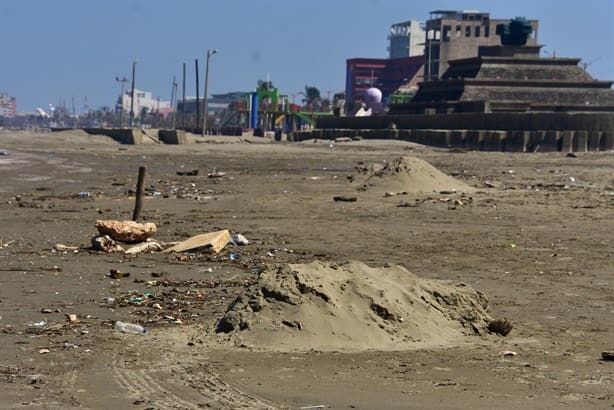 Trabajan para embellecer playa de Coatzacoalcos ante cercanía de temporada vacacional