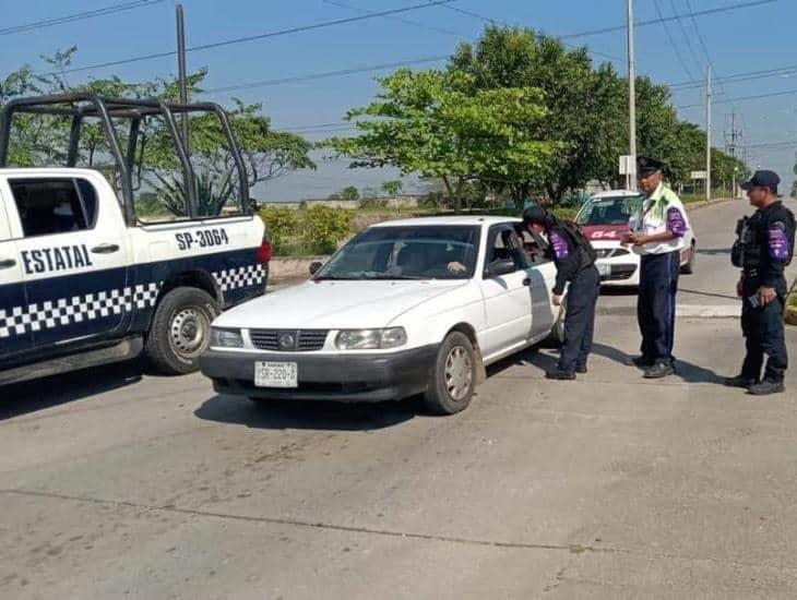 Entregan trípticos a conductores en Ixhuatlán del Sureste para prevenir violencia de género