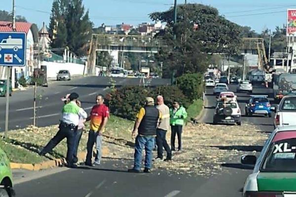 Lo arrollan con todo y diablito en el bulevar Xalapa- Banderilla