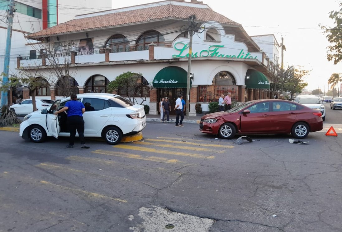 Aparatoso accidente en fraccionamiento Jardines de Virginia