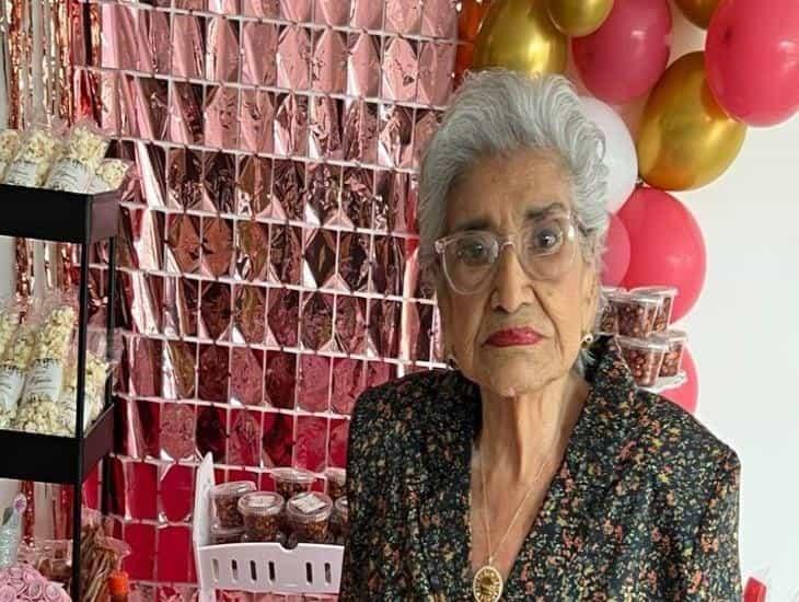 La señora Olga López es festejada por su cumpleaños 95