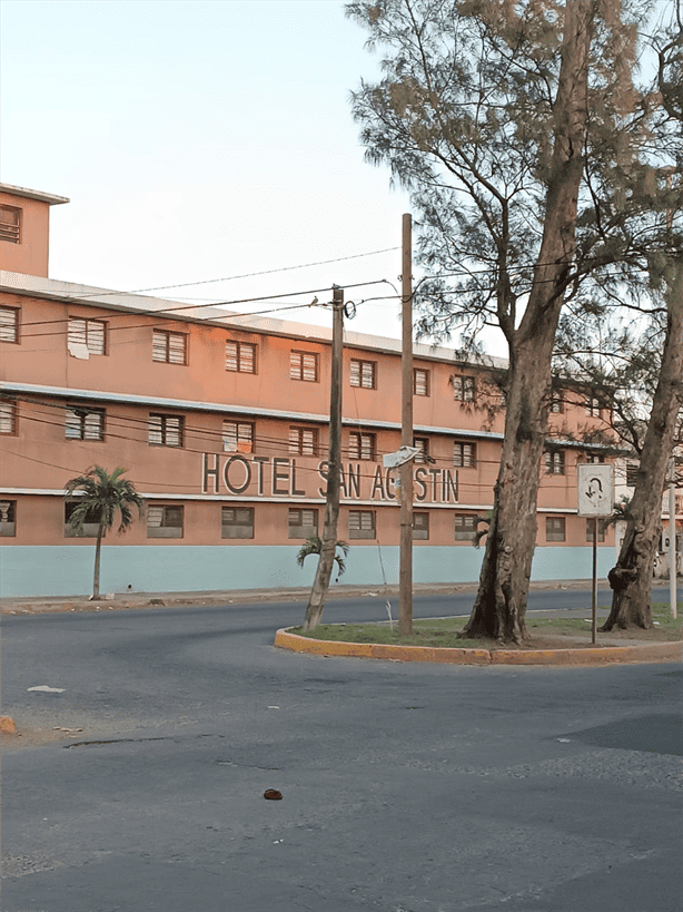 Vecinos de colonia Formando Hogar piden que se retire un poste de luz suelto