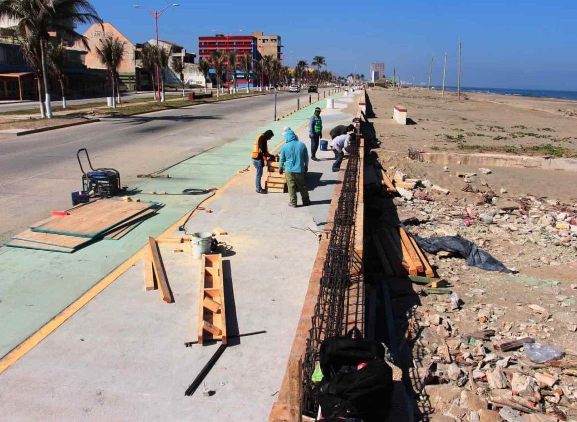 Rehabilitan muros de contención en malecón de Coatzacoalcos