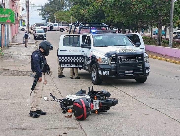 Automóvil impacta motopatrulla en Coatzacoalcos; dos policías lesionados