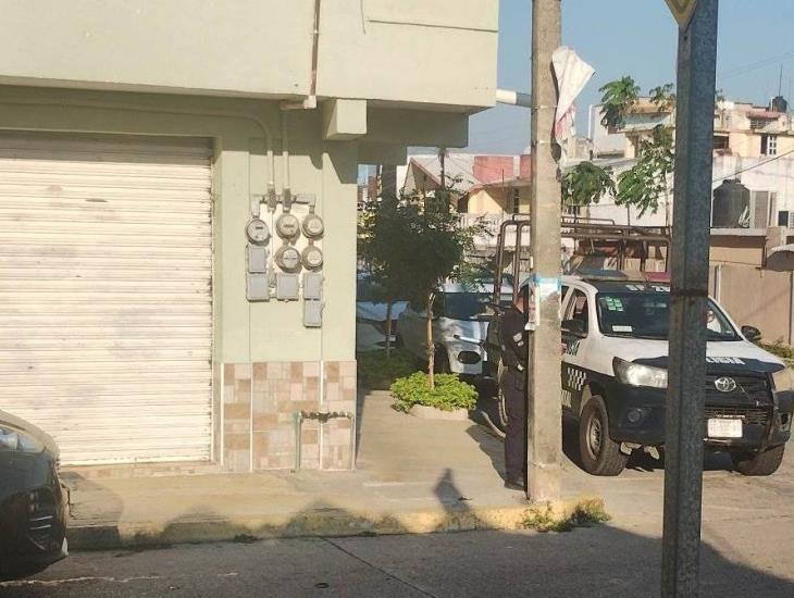 Asaltan con violencia verdulería en Minatitlán, le propinan golpiza a dueño