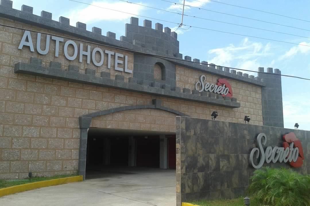 Madrugan delincuentes a motel de Coatzacoalcos; este botín se llevaron