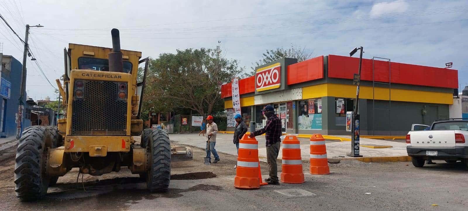 Cierran calle principal de Lomas 4 por obra de repavimentación