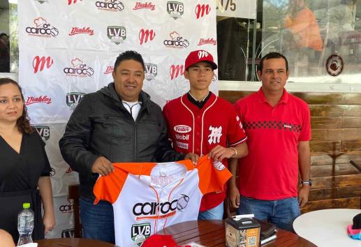 Joven pelotero veracruzano firma con Diablos Rojos del México