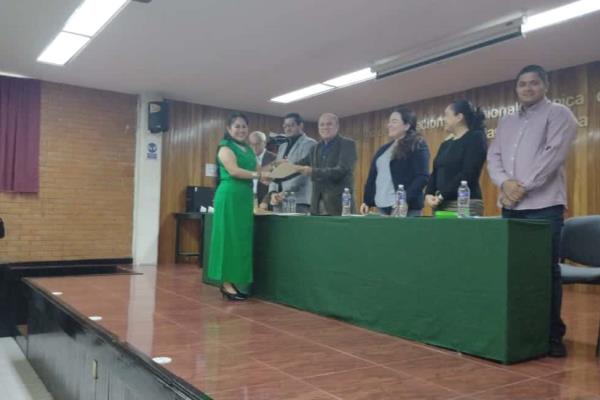 Conalep Orizaba entrega nombramientos de base a personal docente