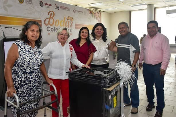 Estos regalos recibieron parejas durante bodas colectivas de Coatzacoalcos