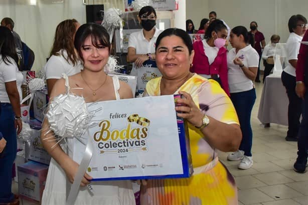 Estos regalos recibieron parejas durante bodas colectivas de Coatzacoalcos