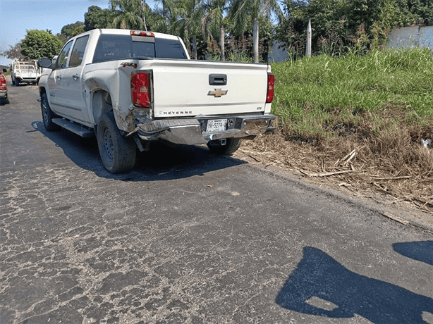 Vuelca una camioneta en carretera Tierra Blanca a la Tinaja