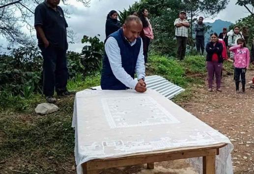 Alcalde de Zongolica fue elegido candidato a diputado federal y él ni sabía