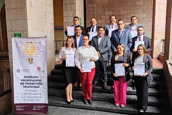 Certifican a servidores públicos municipales de Veracruz