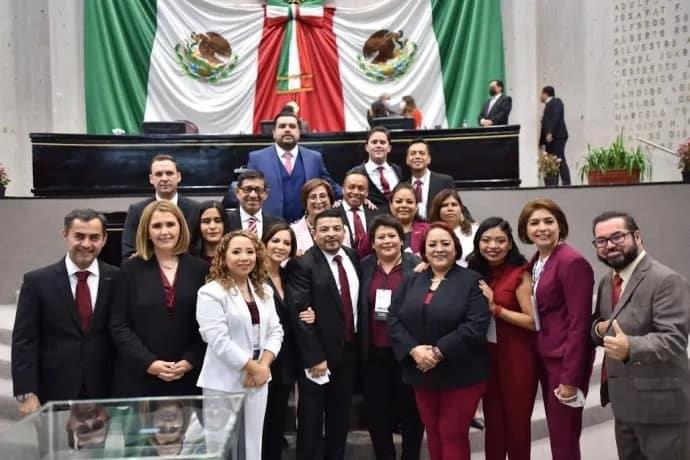 Diputados locales de Morena: buscan seguir ‘pegados a la ubre’