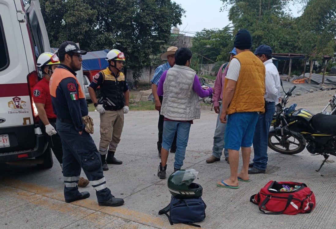 Dos lesionados tras choque de motocicletas en carretera de Tierra Blanca