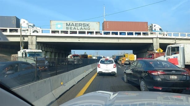 Protestan transportistas de AMOTAC en autopista Veracruz - Cardel