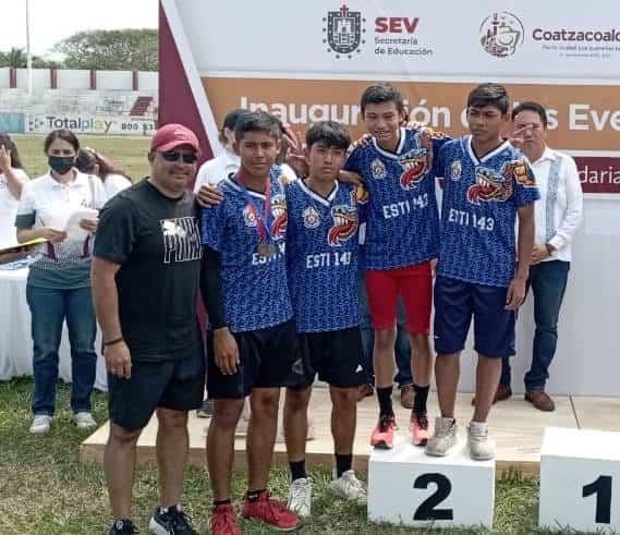 Alumnos de la ETI 143  destacaron en atletismo