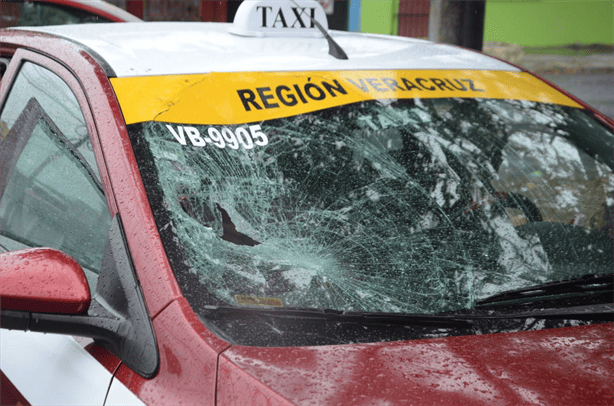 Hombre de la tercera edad atropellado por taxi en el Centro de Veracruz