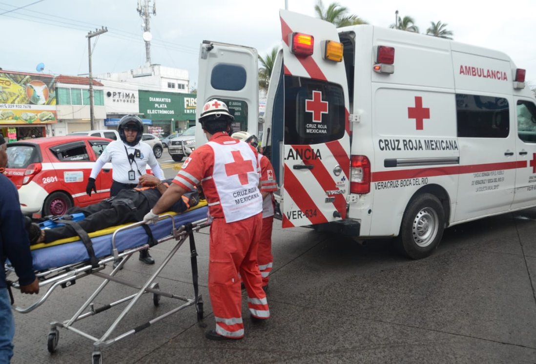 Hombre de la tercera edad atropellado por taxi en el Centro de Veracruz