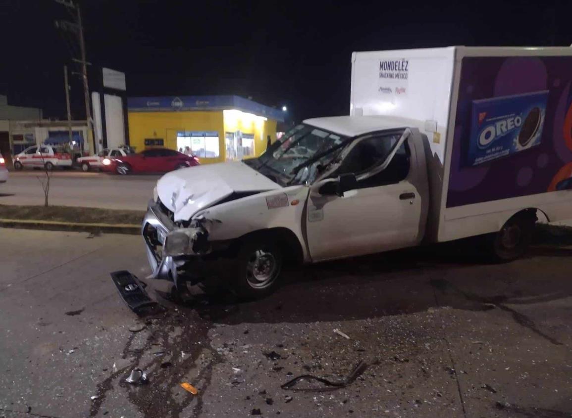 Empleado de Bimbo provova accidente al intentar evitar alcoholimetro en Minatitlán l VIDEO