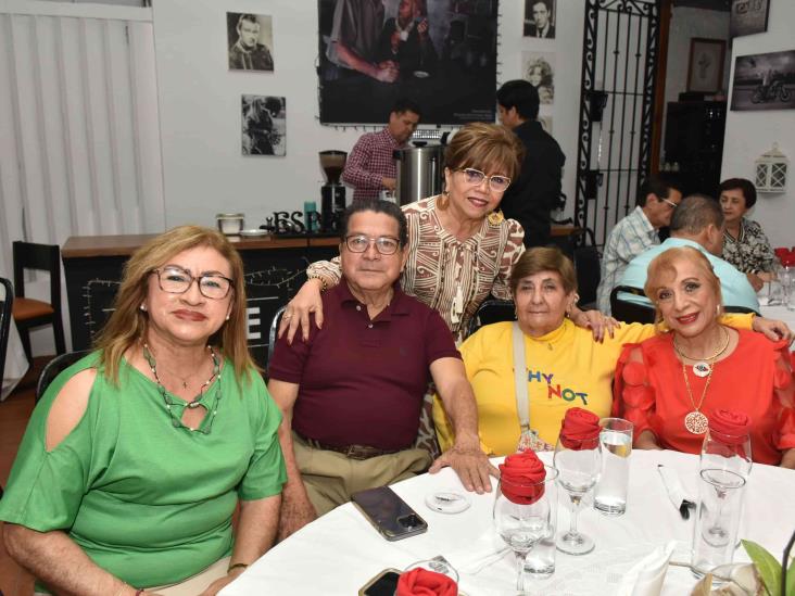 El Grupo de Amigos Queridos celebra el Día del Amor y la Amistad