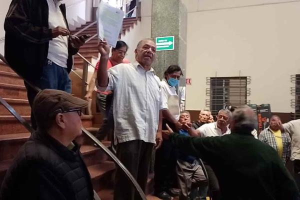 Alcalde de Río Blanco se niega a devolver auditorio a extrabajadores de fábrica textil
