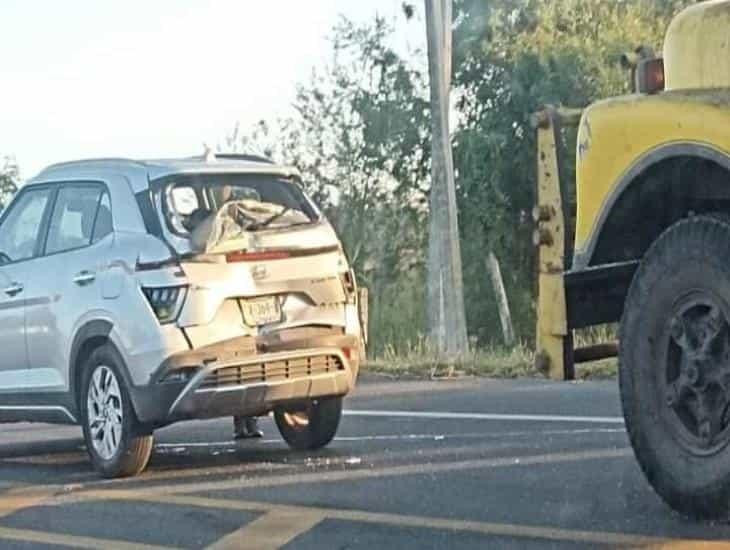 Camiones choca contra camión cañero en Puente Nacional; hay una menor lesionada 