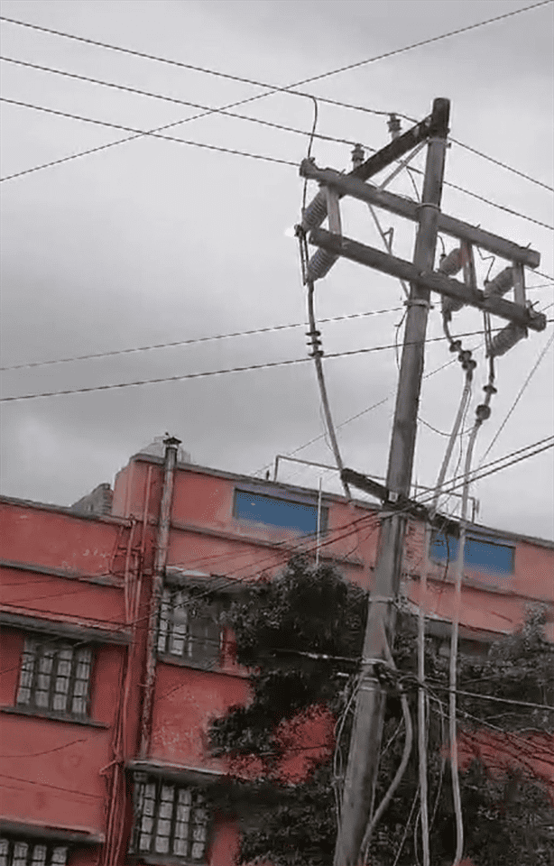 Denuncian poste de luz echando chispas en colonia Centro de Veracruz