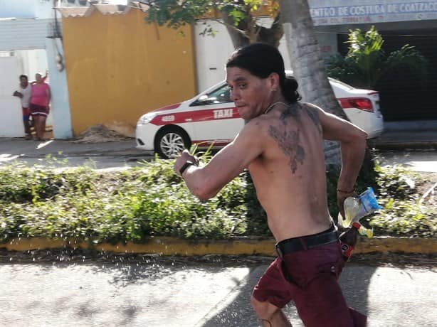 El Chuky incendia la vivienda de sus padres; moviliza a bomberos y policías en Coatzacoalcos | VIDEO