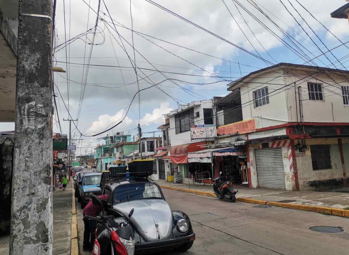 Corto circuito en línea de media tensión alarmó a ciudadanos en centro de Nanchital