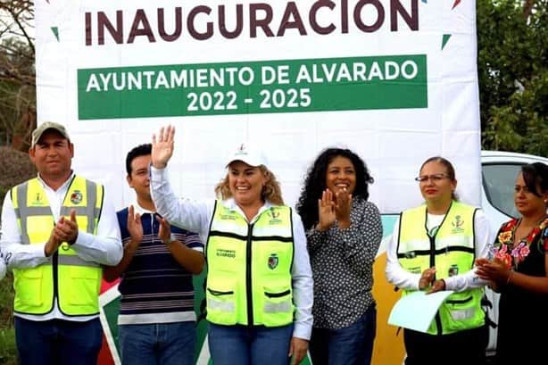 Inauguran pavimentación de Antón Lizardo a la colonia Antorchista, en Alvarado