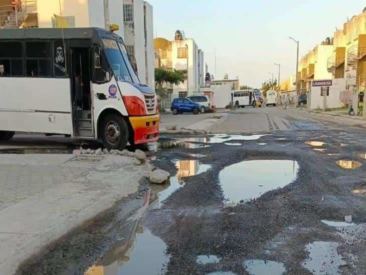 Crecen los baches en calles de fraccionamiento Bosques de Río Medio, en Veracruz