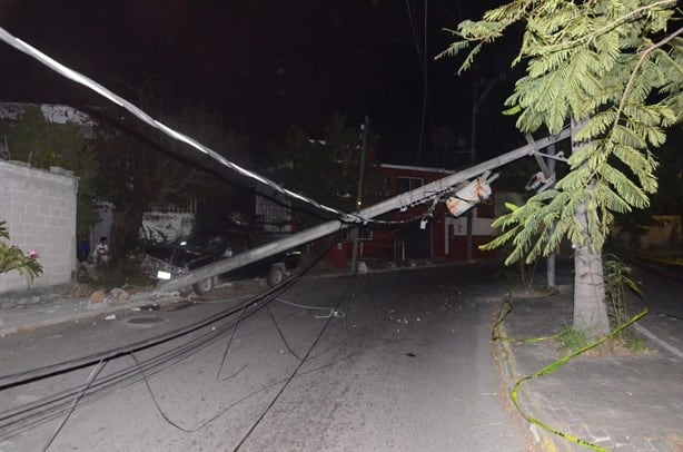 Derriba poste y deja sin luz a toda la colonia Pocitos y Rivera, en Veracruz | VIDEO