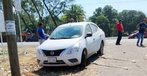 Motociclista choca contra automóvil en calles de Tierra Blanca