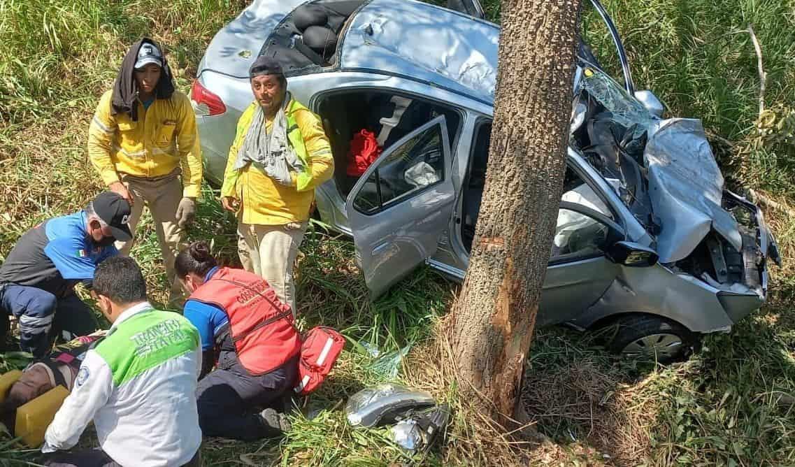 Mujer resultó herida al caer a un barranco en la autopista Cosoleacaque-Nuevo Teapa