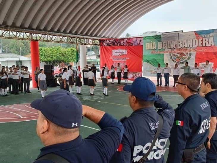 Conmemoran el Día de la Bandera en Moloacán