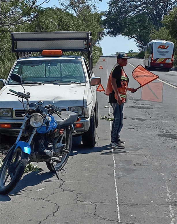 Llanta de tráiler impacta de frente a camioneta particular en Tierra Blanca