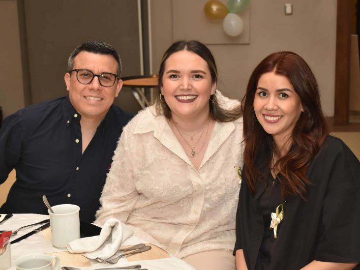 Karina Martínez de Cevallos disfruta baby shower