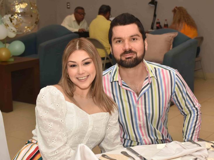 Karina Martínez de Cevallos disfruta baby shower