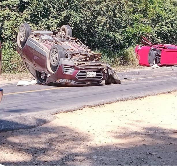 Fuerte accidente en Cosamaloapan; los dos autos terminaron volcados