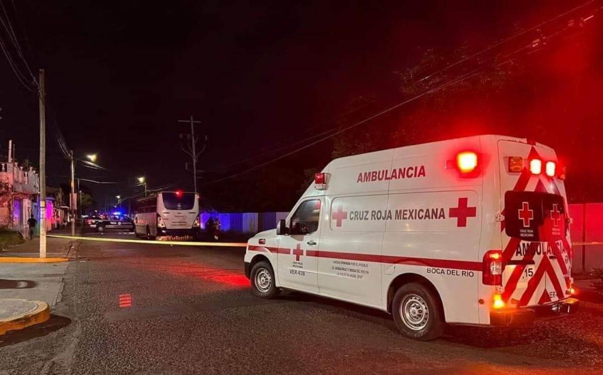 Hombre derrapa en su motocicleta en Úrsulo Galván